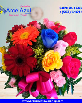 AFT-04 Arreglo Rosas Azules y Rojas – Arce Azul Flower Shop