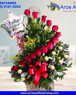 AAA-32 Arreglo de rosas rojas en cascada y chocolates Ferrero